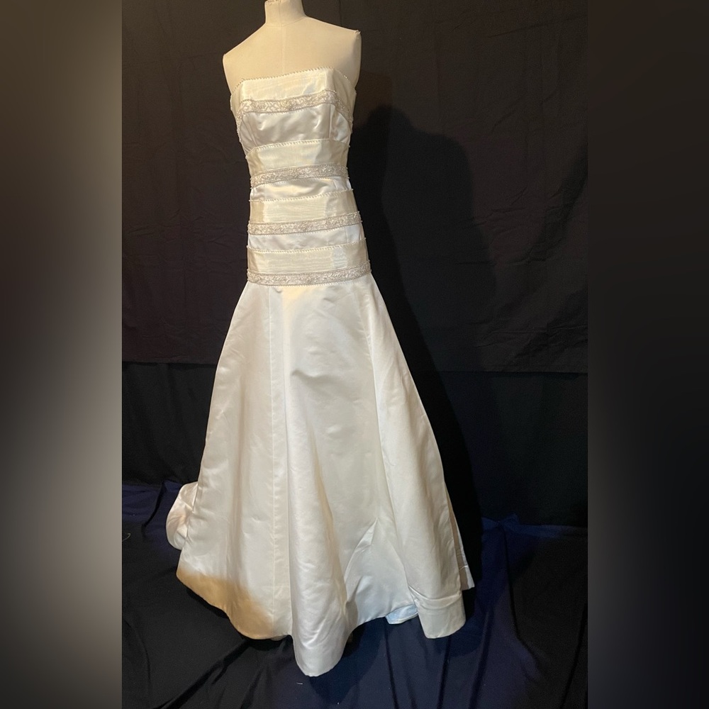 Designer Carmen Marc Valvo, Ivory Strapless Drop Waist Wedding Dress 10 Silk NEW